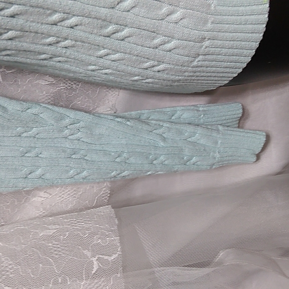 Van Heusen Seafoam / Mint Green Cable Knit V-Neck Pullover Sweater - Picture 4 of 14